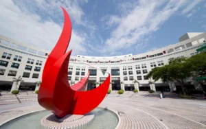 Гонконг открывает двери, в то время как Гарвард закрывает их для иностранных студентов