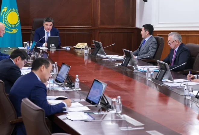 Премьер-министр Бектенов ознакомился с ходом выполнения поручений Президента по крупным транспортным проектам
