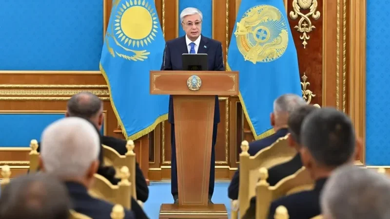 Токаев: Казахстан развивает транспортные коридоры и строит новые ж/д пути
