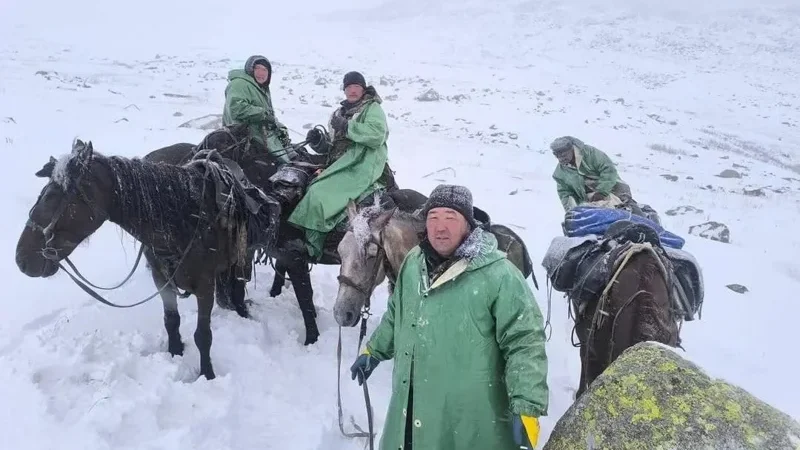 Сентябрьский снег выпал в горах Восточного Казахстана