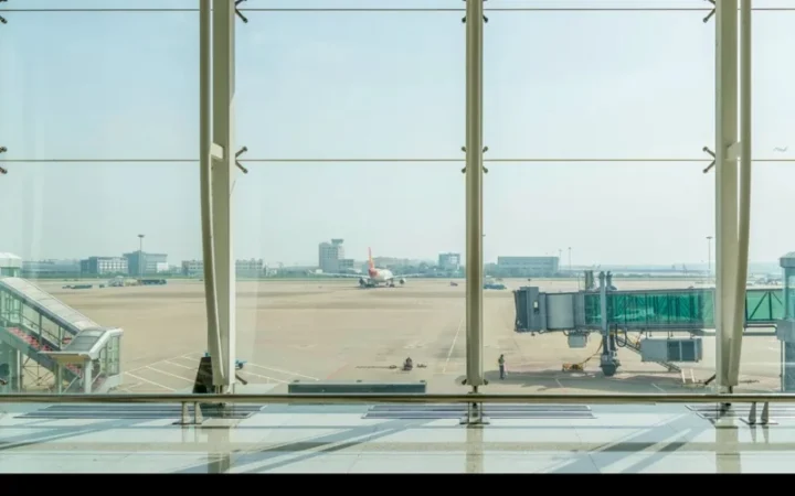 Задержки и отмены рейсов в США: Кризис авиадиспетчеров на фоне шатдауна