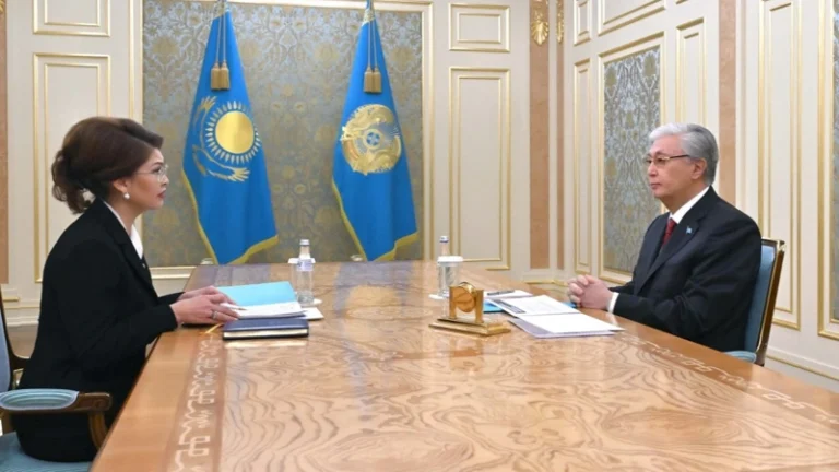 Президент Токаев обсудил социальную политику и цифровизацию с Аидой Балаевой