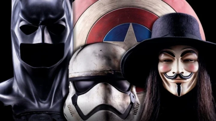 Реквизит из культовых фильмов Голливуда показали на выставке в Риме