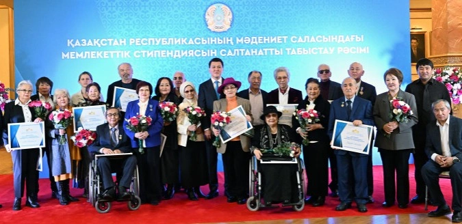Поддержка талантов: Казахстан отметил 75 деятелей культуры стипендиями Президента