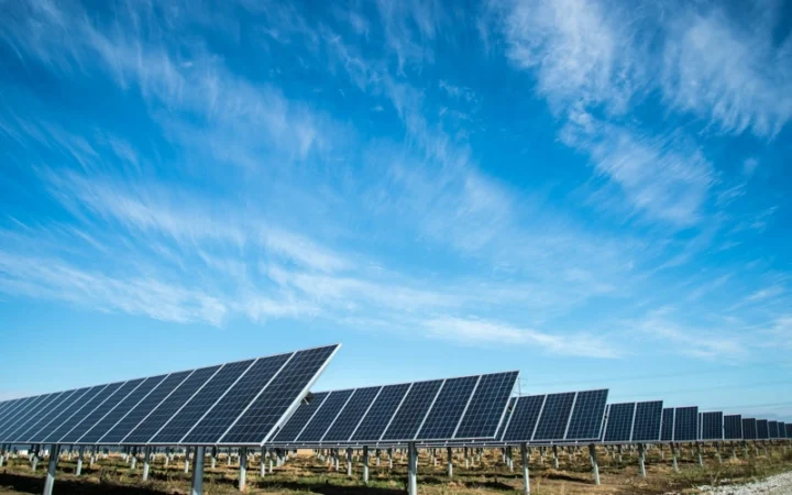 Индия представила компактное солнечное устройство для выработки и хранения энергии