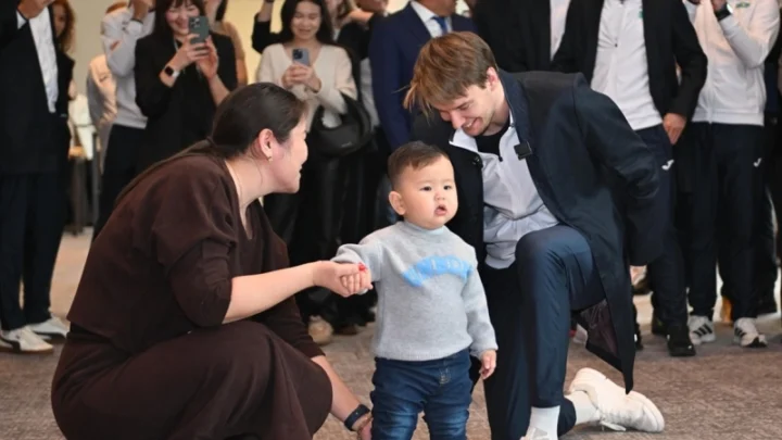 Звезда тенниса Александр Бублик принял участие в обряде Тусау кесу в Астане