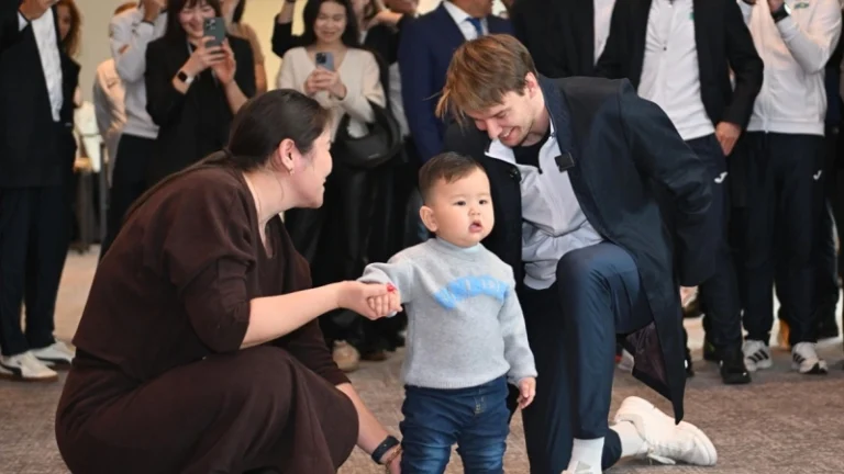 Звезда тенниса Александр Бублик принял участие в обряде Тусау кесу в Астане