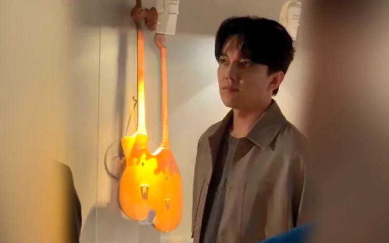 В Алматы открылась выставка личных инструментов Димаша Кудайбергена