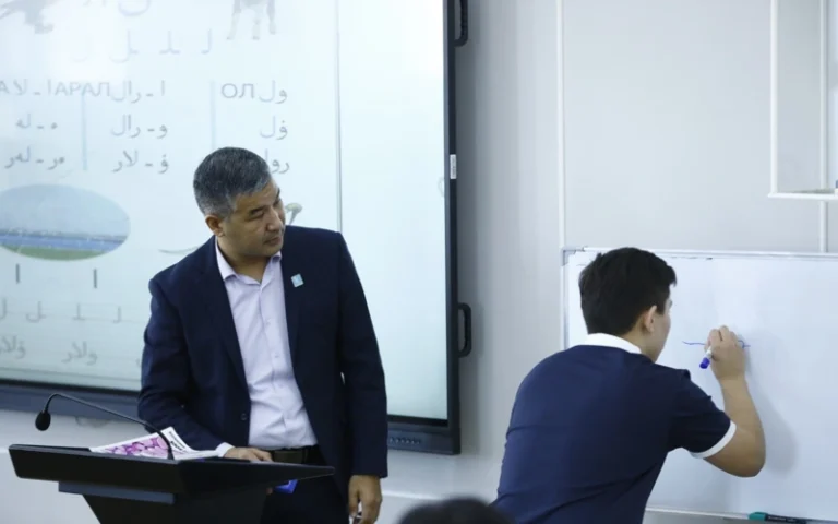 В университете имени Максута Нарикбаева ввели курс графики Тоте жазу для юристов