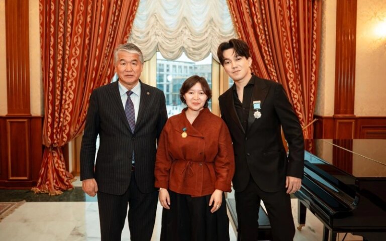 Астана: Высшие награды TURKSOY вручены Димашу Кудайбергену и Самал Еслямовой