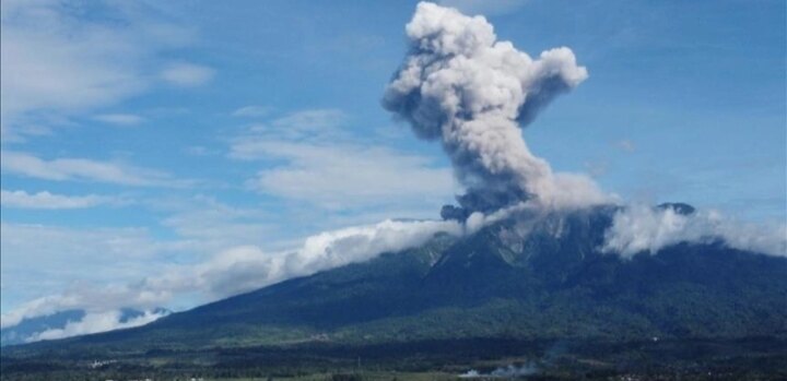 В Индонезии произошло извержение вулкана Марапи: пепел поднялся на 1,6 километра