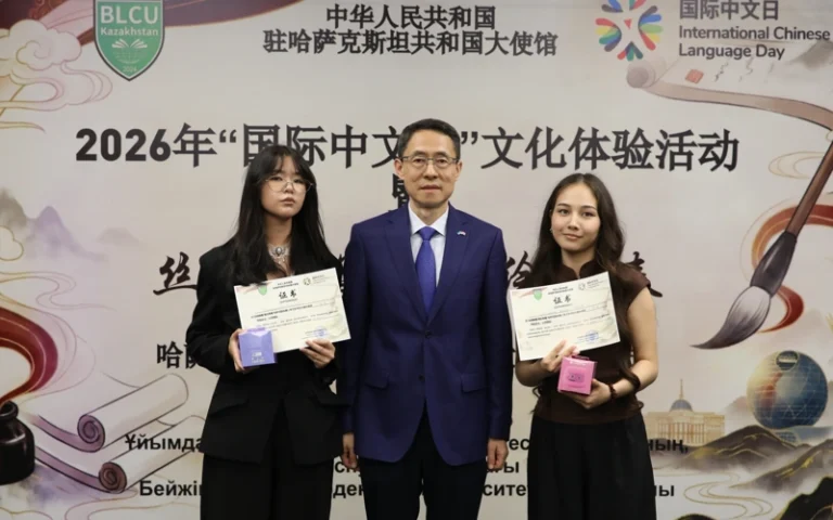 В Астане отметили Международный день китайского языка и наградили каллиграфов