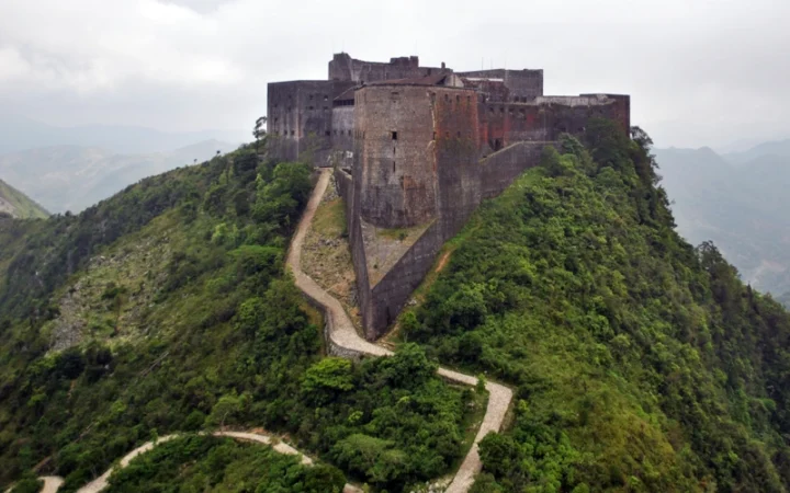 На севере Гаити по меньшей мере 30 человек погибли в результате массовой давки