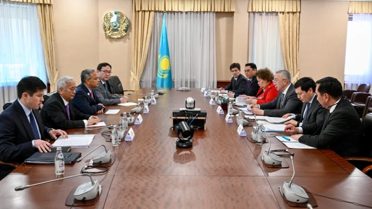 Казахстан и ОЭС намерены развивать новые транспортные коридоры и торговлю