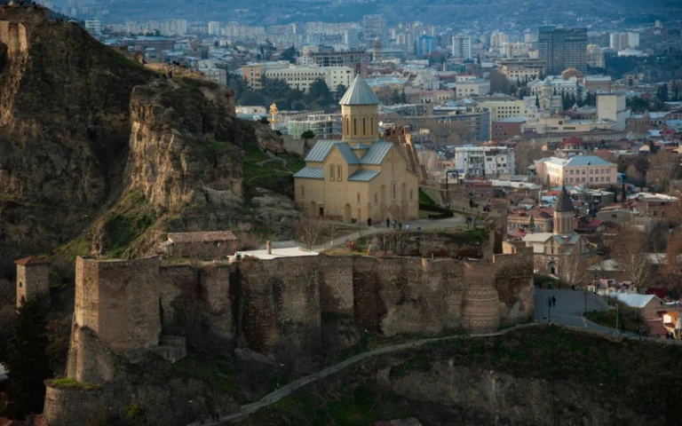 Доходы Грузии от международного туризма за квартал превысили 829 млн долларов