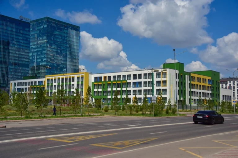 В Астане к 2035 году построят около 400 новых школ и детских садов