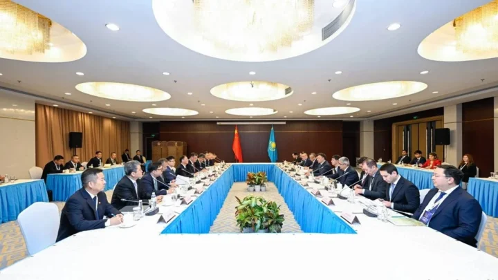 КМГ и CNPC обсудили удвоение мощностей Шымкентского НПЗ и газовые проекты