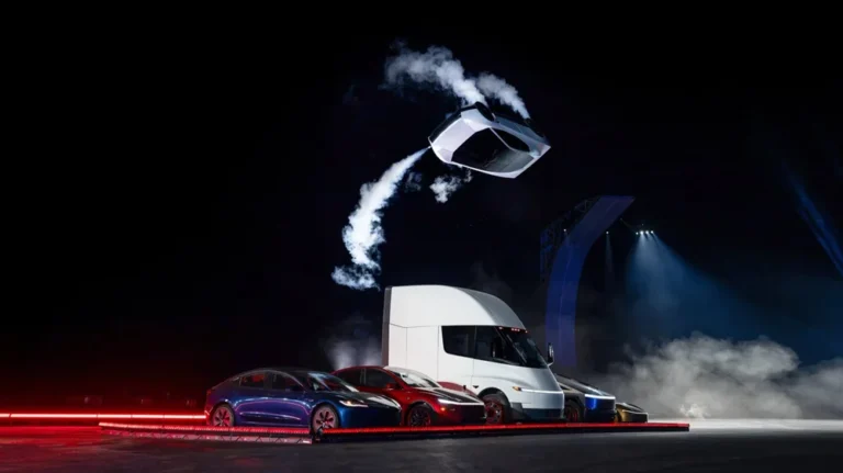 Tesla представила обновленный Roadster с ракетными технологиями SpaceX