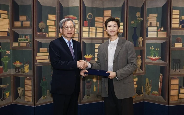 Лидер BTS RM пожертвовал 100 миллионов вон на развитие Национального музея Кореи